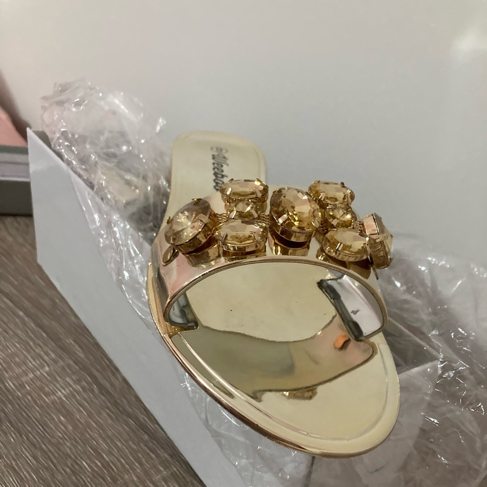 Sandals - Picture 2 of 4